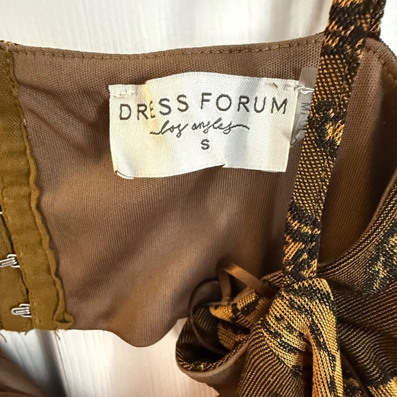 dresses - Picture 2 of 8